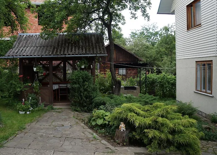Konukevi At Starunchakiv Family 3*