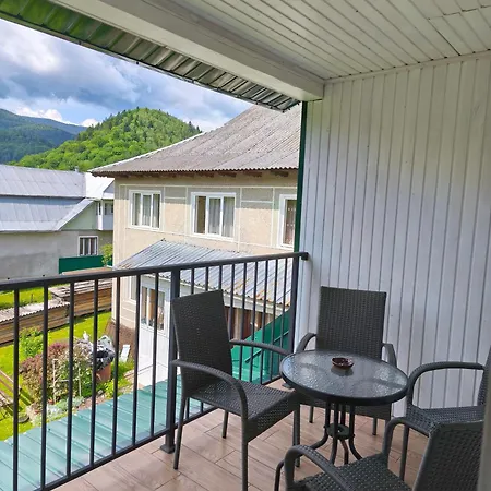 At Starunchakiv Family 招待所 3*