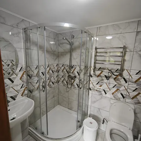 招待所 At Starunchakiv Family