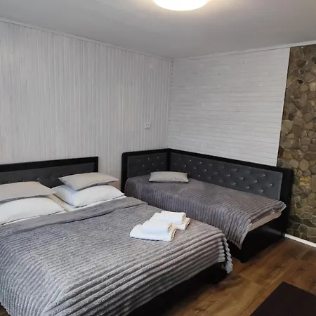 At Starunchakiv Family 亚列姆切