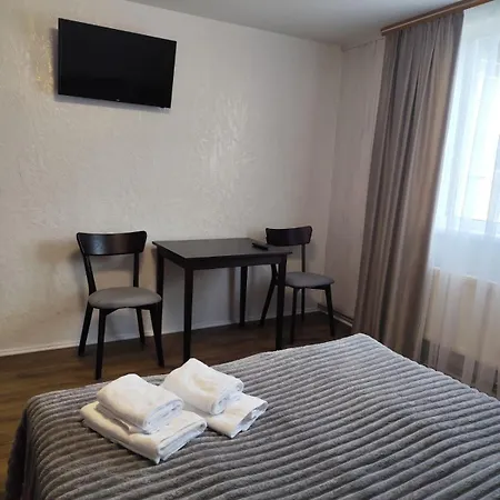 At Starunchakiv Family 招待所