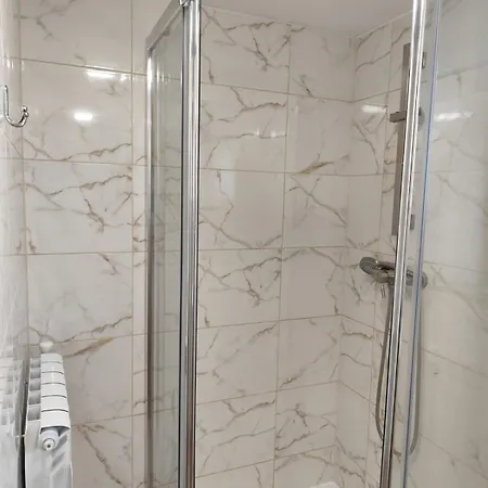 At Starunchakiv Family 招待所 亚列姆切