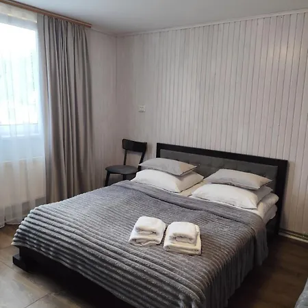 招待所 At Starunchakiv Family