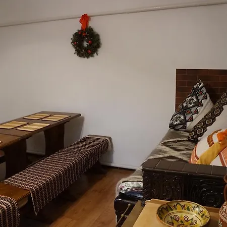 At Starunchakiv Family 亚列姆切